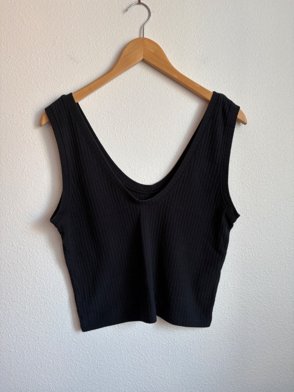 Abercrombie & Fitch Black Ribbed V-Neck Cropped Tank Top L